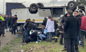 15.30 sıralarında Muratlı-Büyükkarıştıran karayolunda, kimya fabrikası yakınlarında meydana gelen trafik