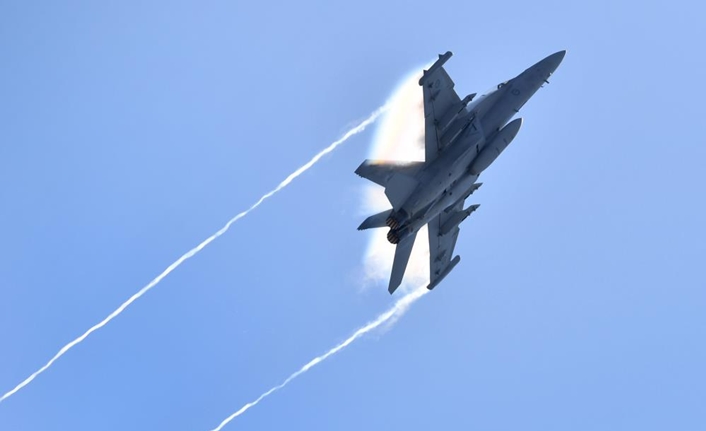 ABD’nin California eyaletinde, donanmaya ait EA-18G Growler tipi savaş uçağı
