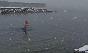 Doğa yürüyüşleri ve dağ tırmanışlarıyla tanınan Nusret Altan, bireysel olarak