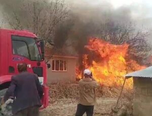 Van’da anız yangını! Büyük felaket önlendi