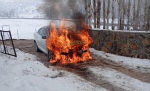 Güroymak ilçesine bağlı Budaklı köyünde, aşırı soğuklar nedeniyle yakıt deposu