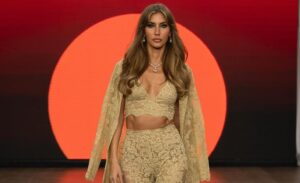 Ünlü manken ve sunucu Çağla Şıkel’in sosyal medya hesabından paylaştığı