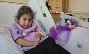 Batman Eğitim ve Araştırma Hastanesine getirilen 4 yaşındaki Rumeysa Altundağ’ın