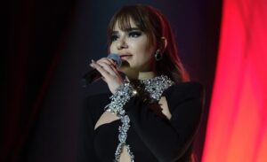 Son dönemin dikkat çeken isimlerinden Derya Bedavacı, kendine has tarzı,