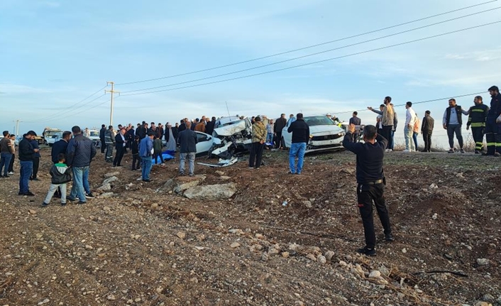 Bismil ilçesi Kırsal Tepe Mahallesi mevkisinde, 4 aracın karıştığı zincirleme