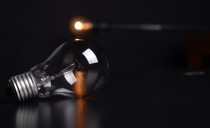 Van’da yaşanan sürekli elektrik kesintileri, vatandaşların günlük yaşamını olumsuz etkiliyor.