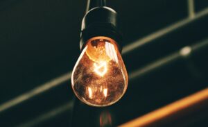 Van’da yaşanan sürekli elektrik kesintileri, vatandaşların günlük yaşamını olumsuz etkilemeye