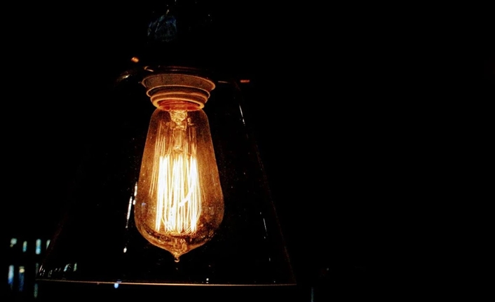 Van’da yaşanan sürekli elektrik kesintileri, vatandaşların günlük yaşamını olumsuz etkilemeye