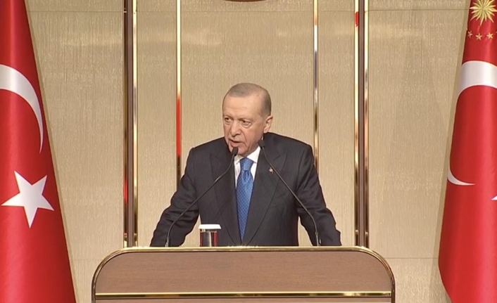 Cumhurbaşkanı Erdoğan: İktidara muhalefeti, ülkeye muhalefetle karıştıranlara ne desek boş Cumhurbaşkanı Recep Tayyip Erdoğan, Beştepe Millet Sergi Salonu’nda çiftçilerle iftar