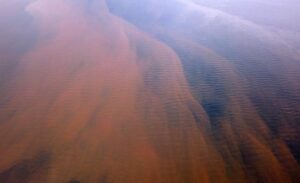 Ahlat ilçesinde, Meteoroloji’nin uyarısının ardından karla karışık yağmur etkili oldu.