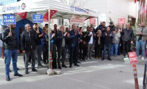 Van’da DEM’li belediyelerden işine son verilen işçiler, 11 aydır sürdürdükleri