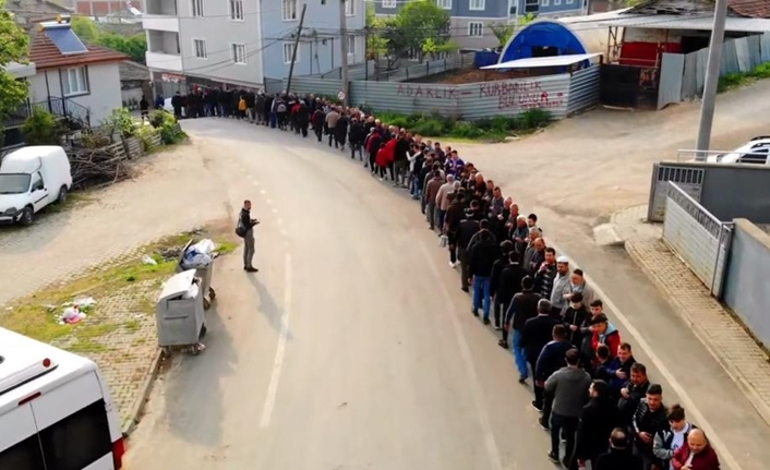 İnegöl ilçesinin Cerrah Mahallesi’nde, geleneksel hale gelen toplu bayramlaşma, bayram