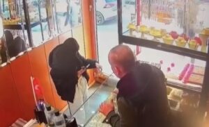 Beyoğlu ilçesindeki bir kuyumcuda 250 bin lira değerindeki altın tacı
