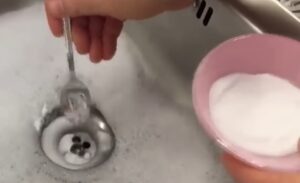 Olay, dün gece saat 23.30 sıralarında Hakkari’nin Gazi Mahallesi’nde meydana