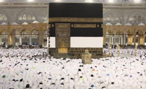 Mekke’de 4 milyonun üzerinde Müslüman, Ramazan ayının sona ermesiyle Mescid-i