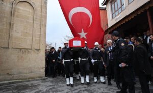Şanlıurfa’da firari bir hükümlünün yakalanması sırasında fenalaşarak hastaneye kaldırılan polis