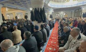 Ramazan’nın sonuna üzüntüyle birlikte geldik… Müslüman aleminin birlikte geçirdiği ve