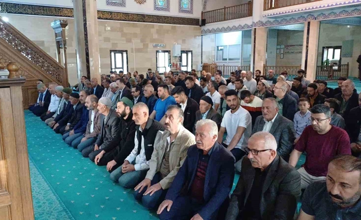 Ramazan’nın sonuna üzüntüyle birlikte geldik… Müslüman aleminin birlikte geçirdiği ve