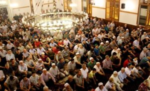 Ramazan’nın sonuna üzüntüyle birlikte geldik… Müslüman aleminin birlikte geçirdiği ve