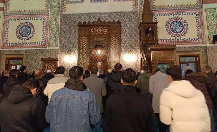 Ramazan ayının gelmesiyle birlikte “Namaz kılmayanların oruç tutmasına gerek yok”