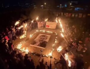 Van’daki kutlamadan görüntü! Nevruz’da teröristbaşı Abdullah Öcalan posteri açtılar