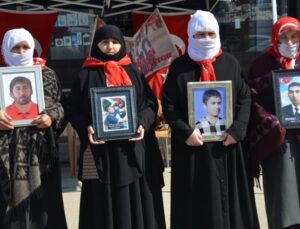 Muş’ta evlat nöbeti kararlılıkla devam ediyor