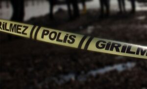 Kayseri’nin Kocasinan ilçesinde devriye gezen polis ekipleri, Saraybosna Mahallesi’nde park
