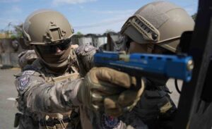 Van’da suçlularla mücadele devam ediyor… Polis ekiplerinin başarılı çalışmalarıyla suçlular