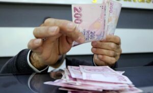 Döviz piyasasında sert dalgalanmalar yaşanıyor. 10:30 itibariyle dolar kuru 40,58