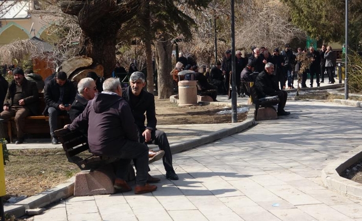 Van’da hava sıcaklığının eksi 10-12 derecelerden 10 dereceye kadar yükselmesiyle