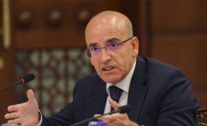 Hazine ve Maliye Bakanı Mehmet Şimşek, CHP Genel Başkanı Özgür