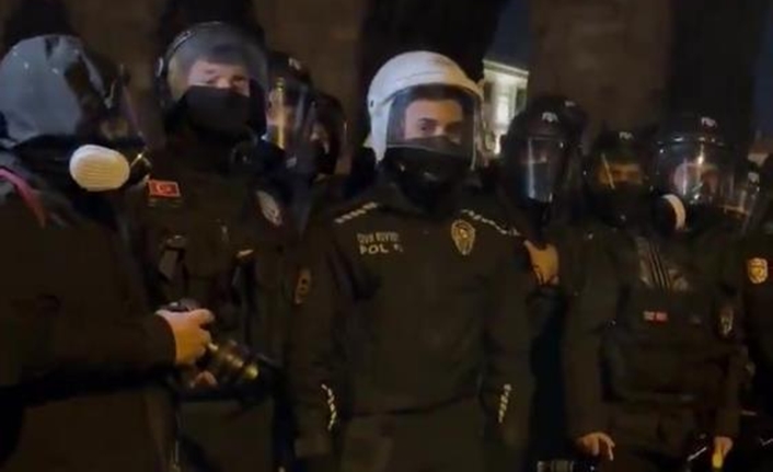 İstanbul Saraçhane’de 21 Mart’ta gerçekleşen eyleme katılan bir üniversite öğrencisi,