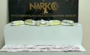 Erciş ilçesinde polis ekipleri tarafından gerçekleştirilen uyuşturucu operasyonunda 2 kilo