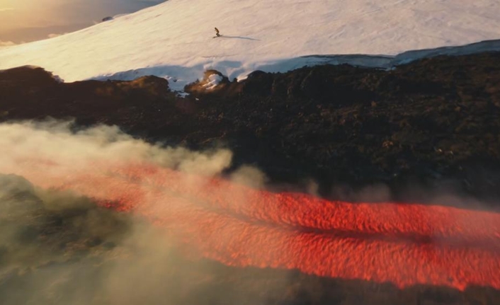İtalya’nın güneyindeki aktif yanardağlardan Etna’nın patlama anı FPV dron ile