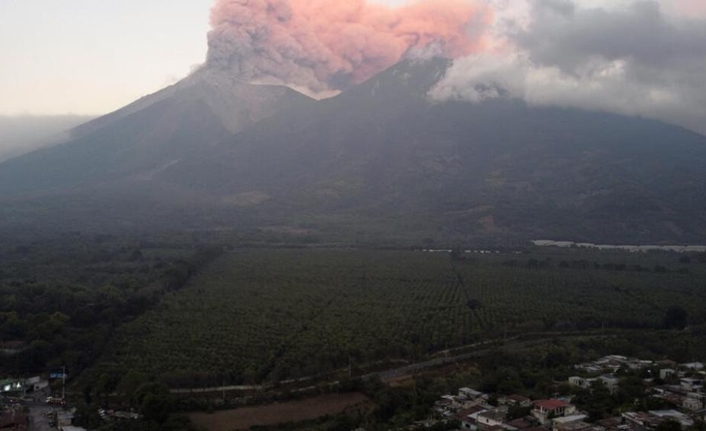 Dünyanın en aktif volkanlarından biri olarak kabul edilen Guatemala’daki Fuego