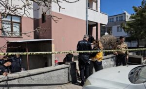 Kayseri’nin Melikgazi ilçesinde sobadan sızan karbonmonoksit gazından zehirlenen yabancı uyruklu