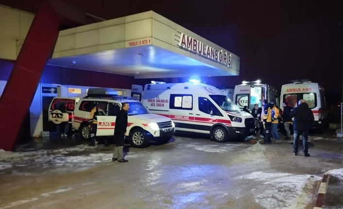 Sivas’ın Akıncılar ilçesindeki Yeşilyazı Camisi’nde teravih namazı sonrası çok sayıda