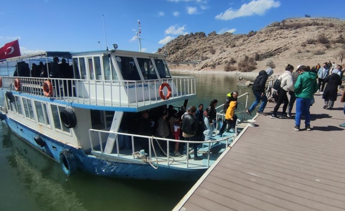 Gevaş ilçesinde bulunan ve kentin önemli turistik değerlerinden biri olan