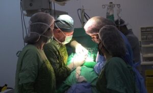 Erciş ilçesinde boğaz ağrısı şikayetiyle hastaneye başvuran 49 yaşındaki 6