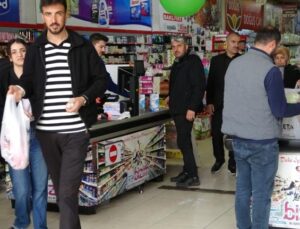 Van’da boykot karşılık bulmadı! Herkes marketlere akın etti, sıralar oluştu