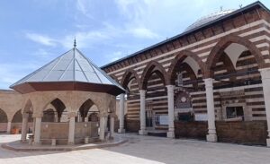 Cuma gününün gelmesiyle birlikte, vatandaşlar sevdiklerine gönderebilecekleri anlamlı, kısa, ayetli