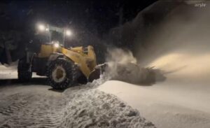 Van-Bahçesaray karayolu üzerinde bulunan 3 bin rakımlı Karabet Geçidi yakınlarındaki