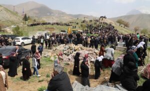 Van-Hakkari karayolu üzerindeki Güzeldere Tüneli yakınlarında dün meydana gelen kazada,