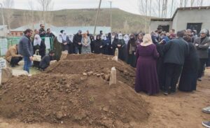 Van-Erciş kara yolu üzerindeki Karahan bölgesinde meydana gelen trafik kazasında,