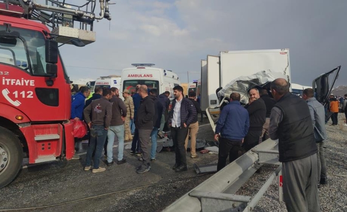 Gürpınar ile Başkale ilçelerini birbirine bağlayan kara yolu üzerinde bulunan