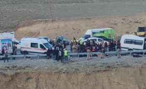 Gürpınar ile Başkale ilçeleri arasındaki karayolu üzerinde bulunan Güzeldere Tüneli