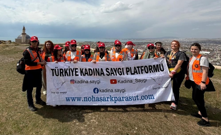 Türkiye’nin farklı illerinden gelen 50 üniversiteli genç kız, “Kadına Şiddete