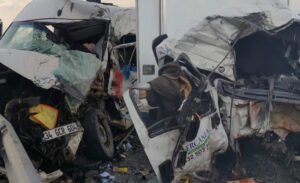 Gürpınar ile Başkale ilçelerini birbirine bağlayan kara yolu üzerinde yer