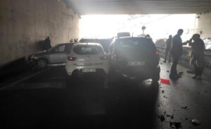 Ortahisar ilçesi Çömlekçi Mahallesi’nde sabah saatlerinde meydana gelen zincirleme trafik