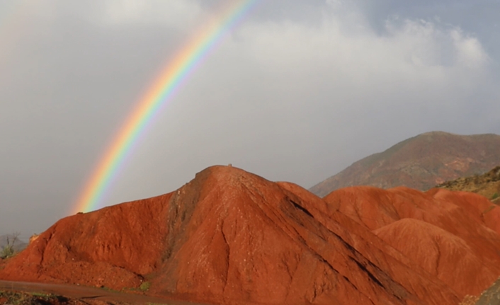 Oltu ilçesinde etkili olan yağışların ardından Yolboyu Mahallesi’nde bulunan Kırmızı